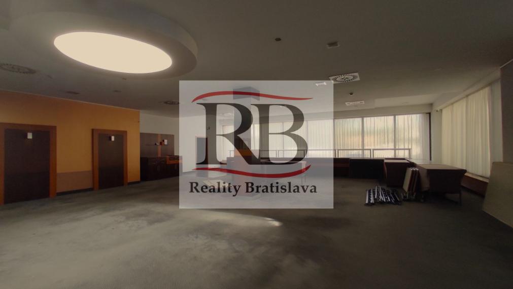 Kongresová sála, lobby, kuchyňa, jedáleň a príslušenstvo na prenájom, Holiday Inn Bratislava 2, 3.000m2