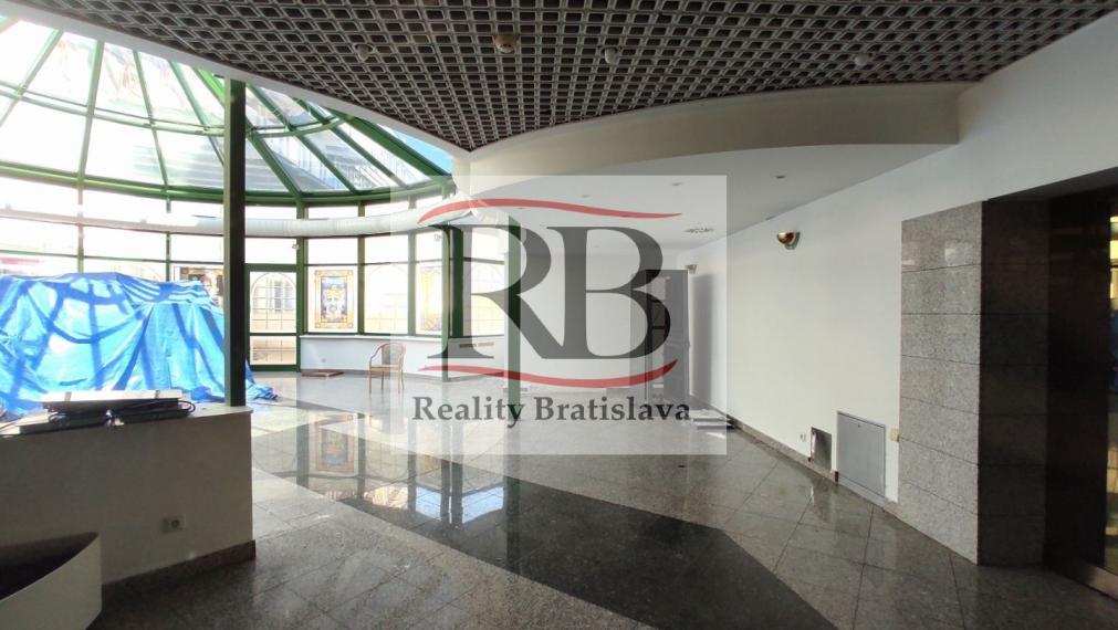 Kongresová sála, lobby, kuchyňa, jedáleň a príslušenstvo na prenájom, Holiday Inn Bratislava 2, 3.000m2