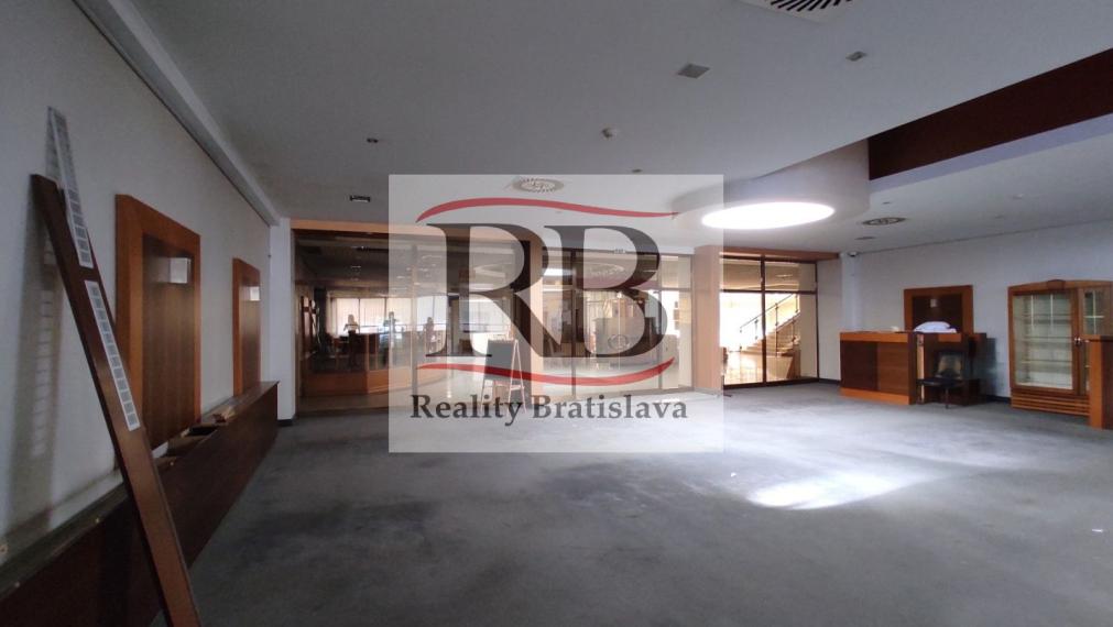 3.000m2 kongresová sála, lobby, kuchyňa, jedáleň a príslušenstvo na prenájom, Bajkalská