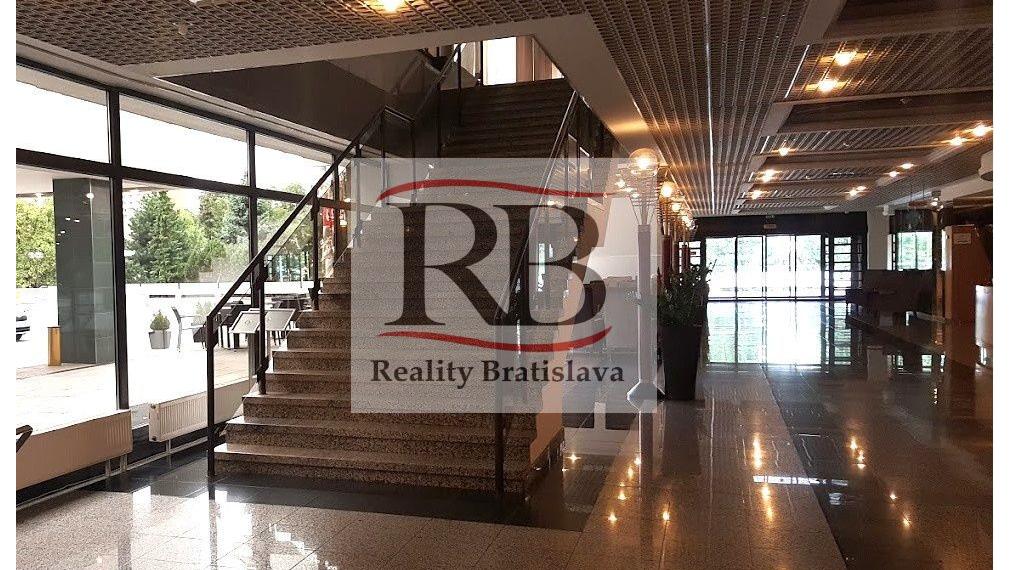 3.000m2 kongresová sála, lobby, kuchyňa, jedáleň a príslušenstvo na prenájom, Bajkalská