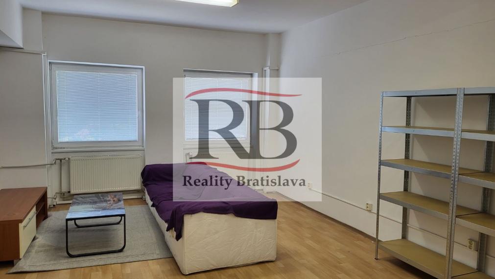 Kancelárie v tesnej blízkosti kúpaliska Matadorka, Údernícka-Petržalka