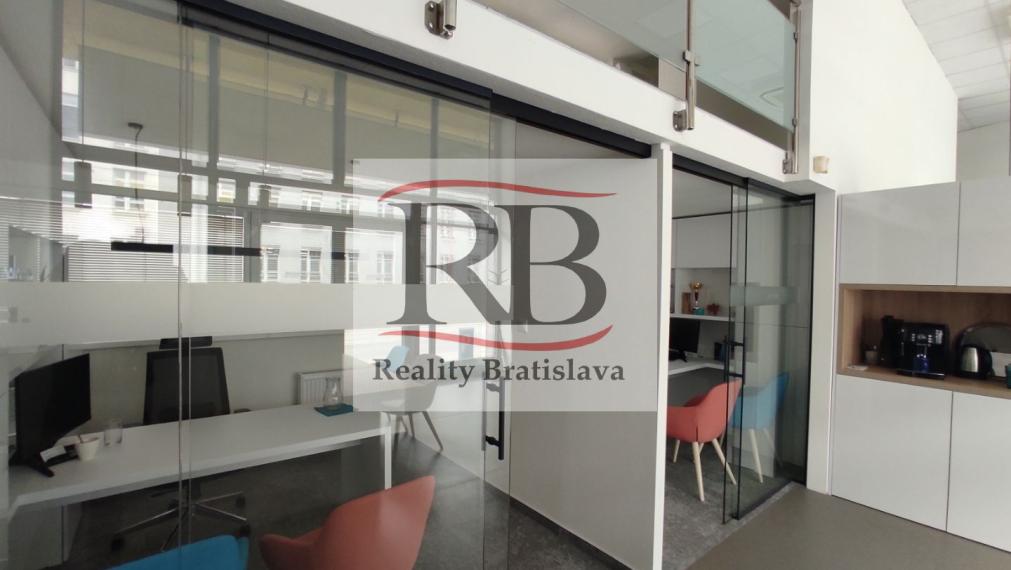 Obchodno-administratívny priestor s preskleným výkladom na Račiansku ulicu, 140m2