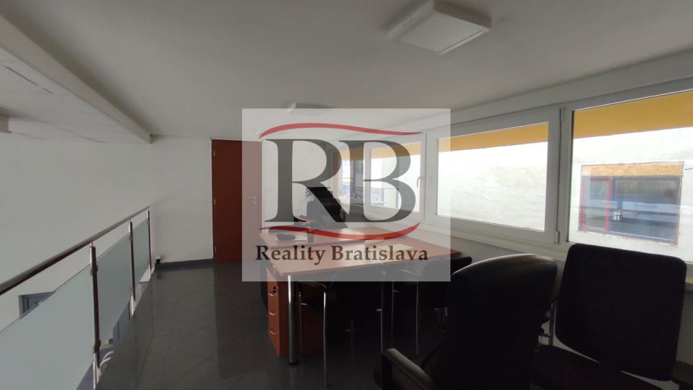 Obchodno-administratívny priestor s preskleným výkladom na Račiansku ulicu, 140m2