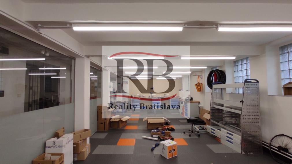 Obchodno-servisno skladový priestor na Račianskej ulici v Novom Meste, 140 m2