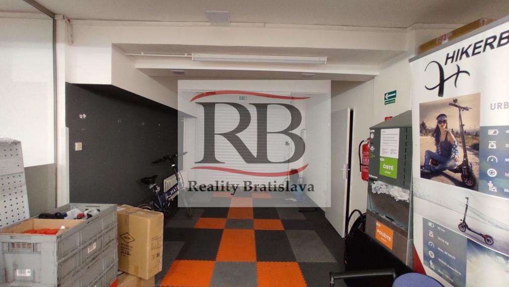 Obchodno-servisno skladový priestor na Račianskej ulici v Novom Meste, 140 m2