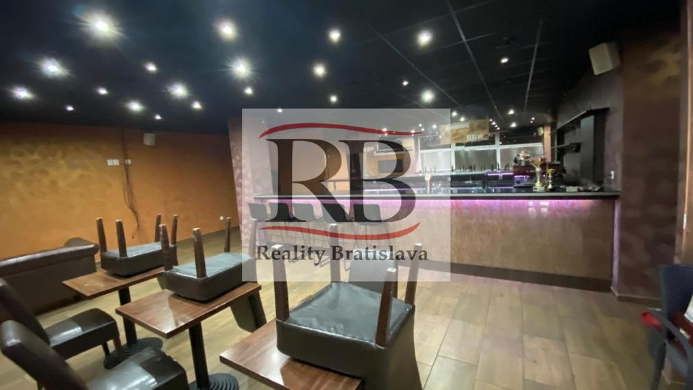 Obchodný priestor v Bratislave - Petržalke na Úderníckej ulici