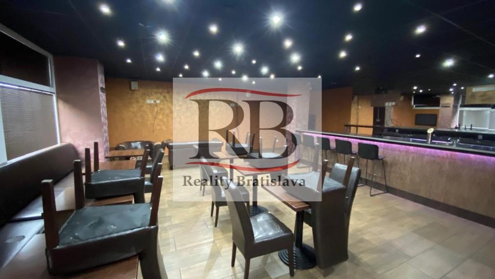 Obchodný priestor v Bratislave - Petržalke na Úderníckej ulici