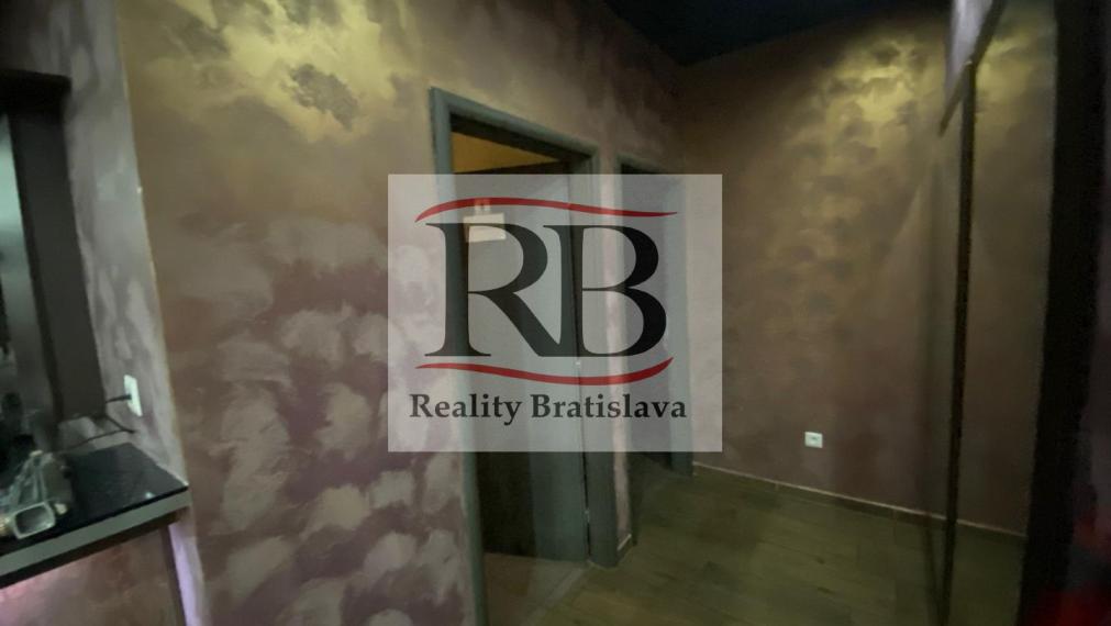 Obchodný priestor v Bratislave - Petržalke na Úderníckej ulici