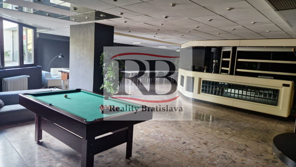 Obchodný priestor 136 m² vhodný na bar, eventy, ateliér, klubovú činnosť alebo cvičenie