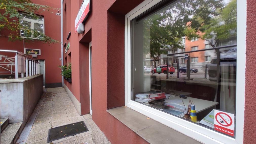 Obchodný priestor s výkladmi na PREDAJ, Záhradnícka – RUŽINOV, BA2