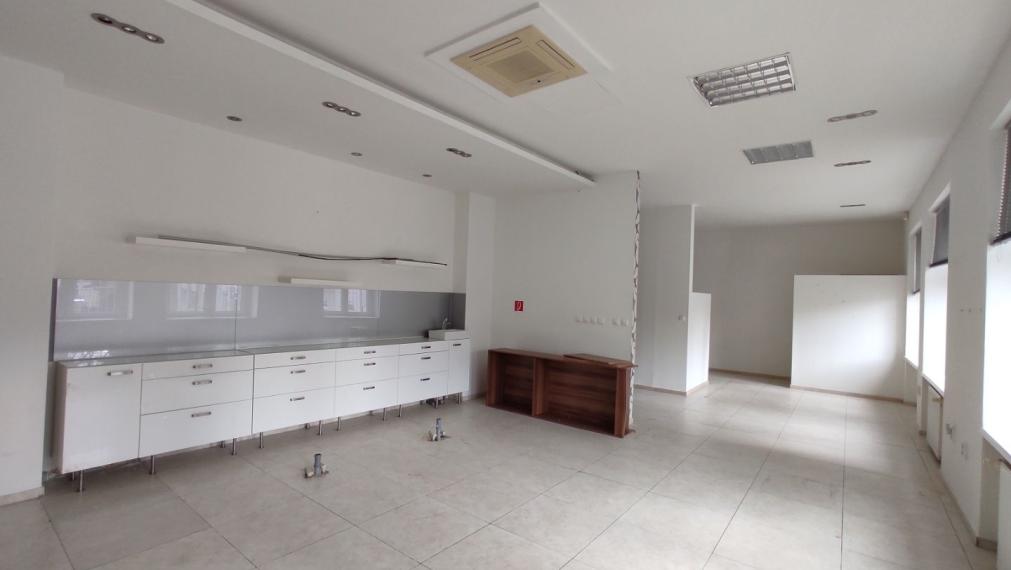 NA PREDAJ Obchodný priestor s veľkými výkladmi, Záhradnícka – RUŽINOV, BA2