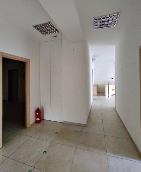 NA PREDAJ Obchodný priestor s veľkými výkladmi, Záhradnícka – RUŽINOV, BA2