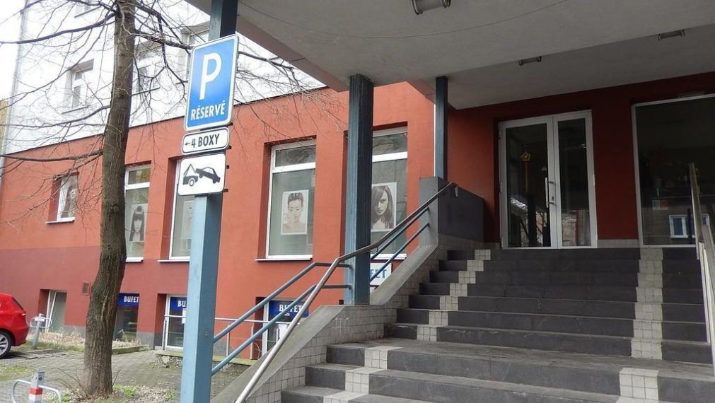 NA PREDAJ Obchodný priestor s veľkými výkladmi, Záhradnícka – RUŽINOV, BA2