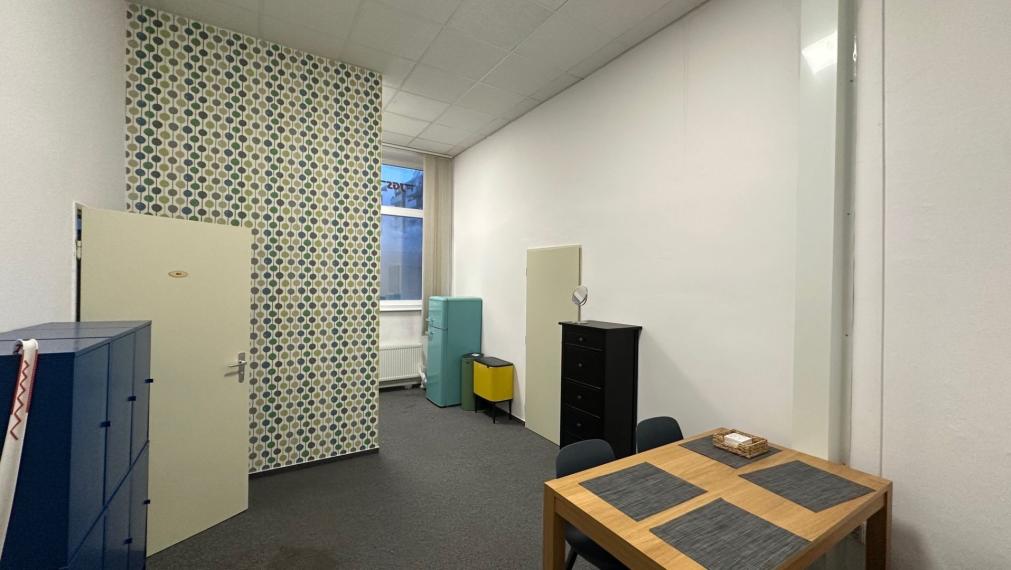 Celok 3 kancelárií na vyvýšenom prízemí v blízkosti Klientskeho centra, Bratislava II, 100m2