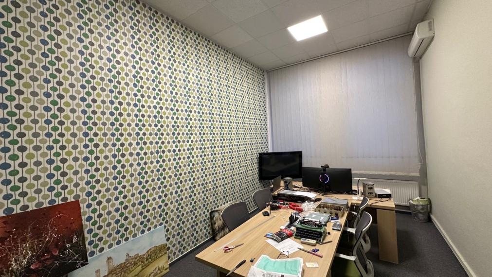 Celok 3 kancelárií na vyvýšenom prízemí v blízkosti Klientskeho centra, Bratislava II, 100m2