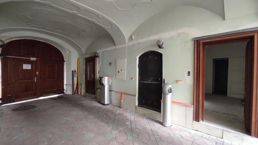 Priestor na prízemí, s vlastným vstupom 79,15m2 v centre na Panenskej ulici - Staré Mesto