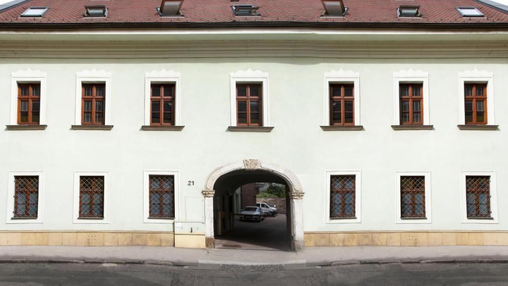 Priestor na prízemí, s vlastným vstupom 79,15m2 v centre na Panenskej ulici - Staré Mesto