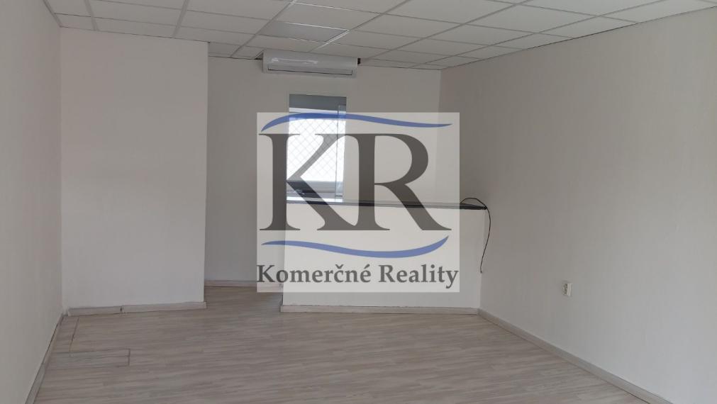 Prenájom komerčného priestoru s výkladom, klimatizáciou a parkovaním