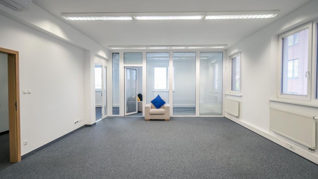 Reprezentatívna polyfunkčná budova so skladom a parkovaním v atraktívnej lokalite, Bratislava - Nové Mesto TOP