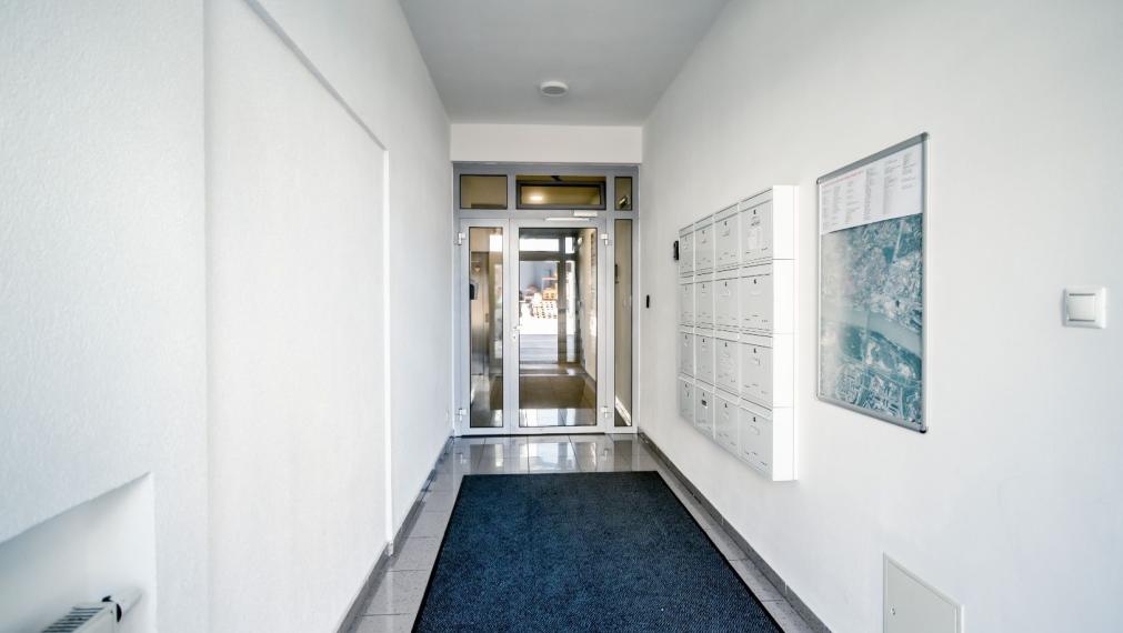 Reprezentatívna polyfunkčná budova so skladom a parkovaním v atraktívnej lokalite, Bratislava - Nové Mesto