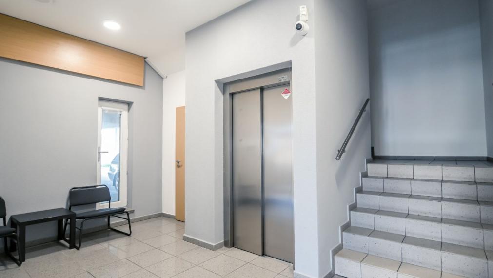 Reprezentatívna polyfunkčná budova so skladom a parkovaním v atraktívnej lokalite, Bratislava - Nové Mesto