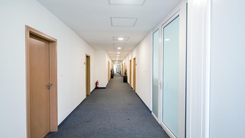 Reprezentatívna polyfunkčná budova so skladom a parkovaním v atraktívnej lokalite, Bratislava - Nové Mesto