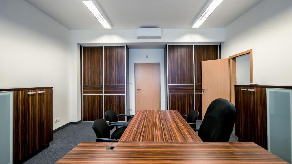 Reprezentatívna polyfunkčná budova so skladom a parkovaním v atraktívnej lokalite, Bratislava - Nové Mesto