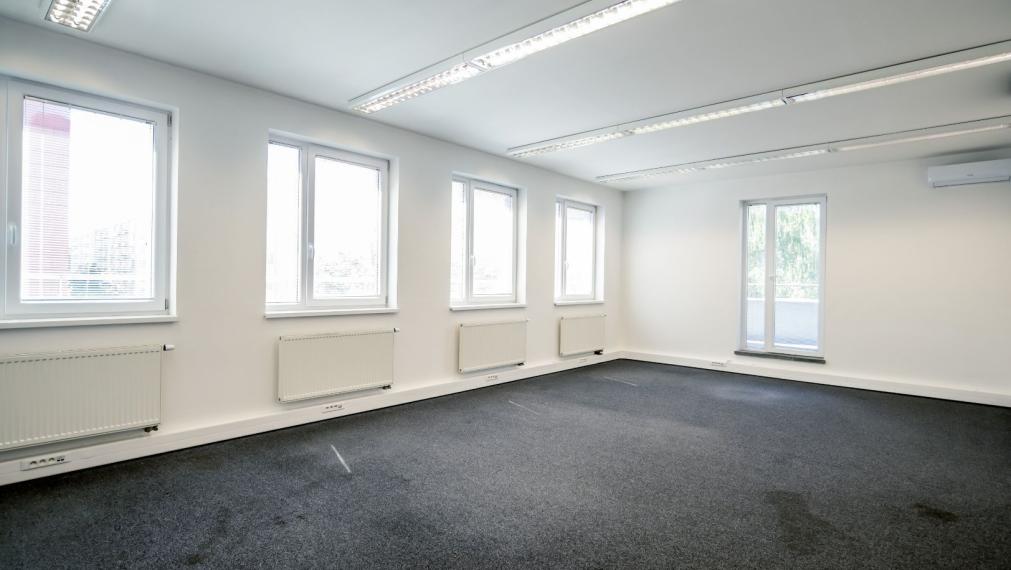 Reprezentatívna polyfunkčná budova so skladom a parkovaním v atraktívnej lokalite, Bratislava - Nové Mesto