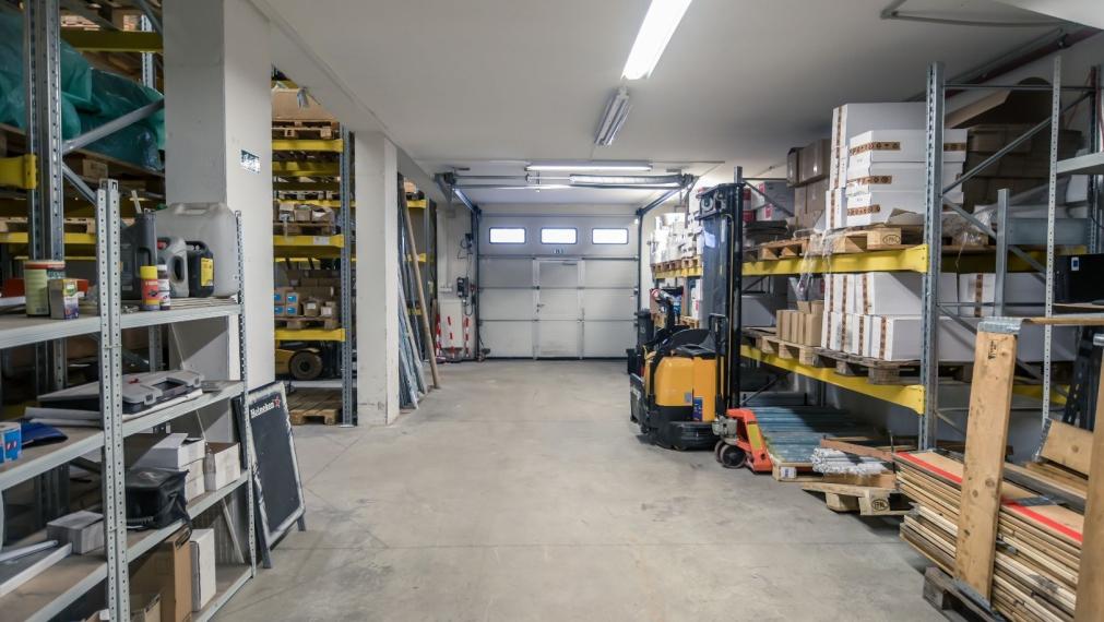 Reprezentatívna polyfunkčná budova so skladom a parkovaním v atraktívnej lokalite, Bratislava - Nové Mesto