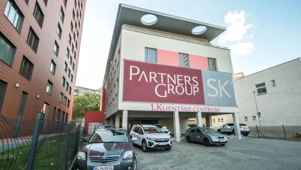 Reprezentatívna polyfunkčná budova so skladom a parkovaním v atraktívnej lokalite, Bratislava - Nové Mesto