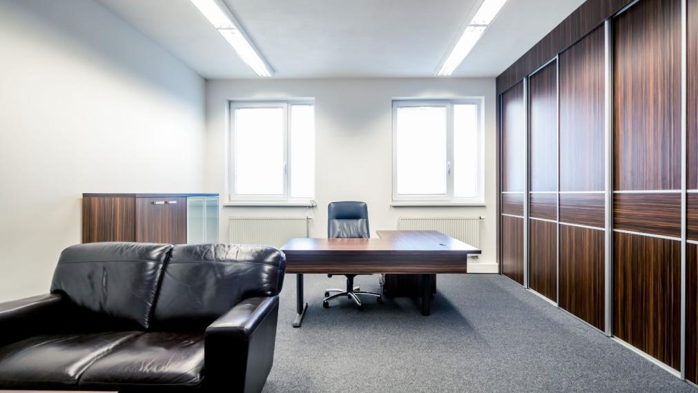 Reprezentatívna polyfunkčná budova so skladom a parkovaním v atraktívnej lokalite, Bratislava - Nové Mesto