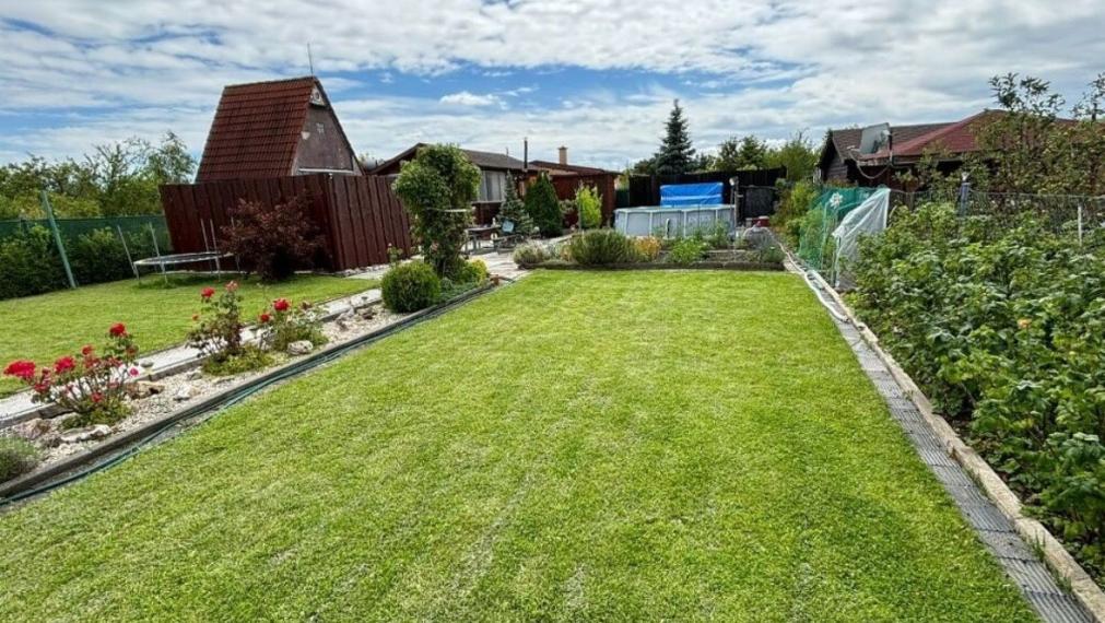 Záhrada na predaj, Rača