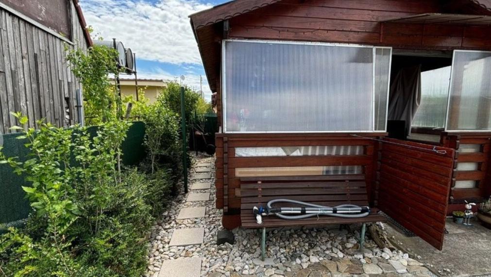 Záhrada na predaj, Rača