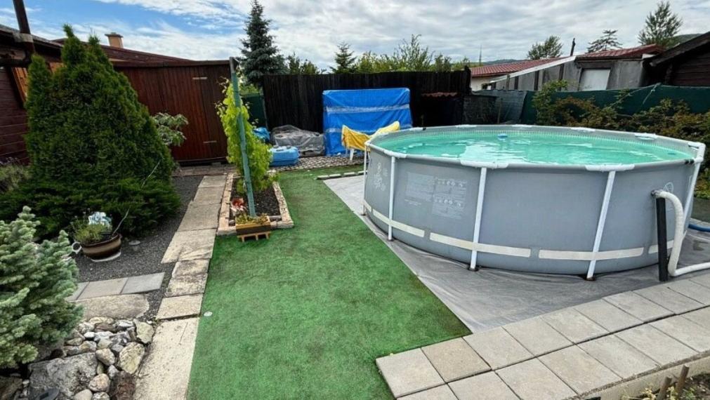 Záhrada na predaj, Rača