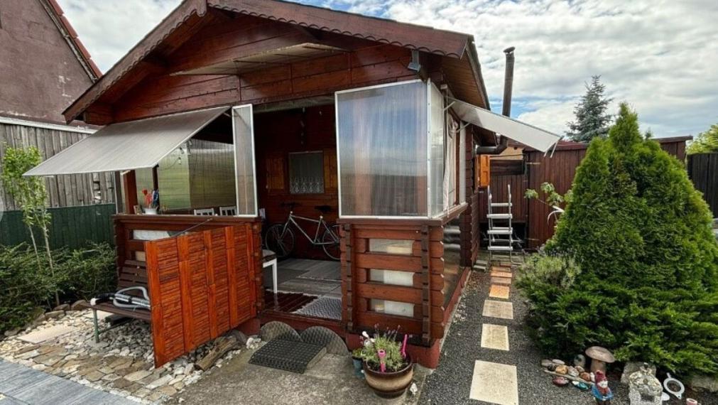 Záhrada na predaj, Rača