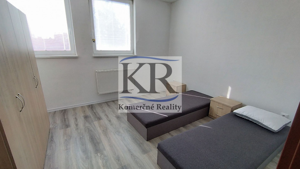 Investičná príležitosť – kompletne zrekonštruovaná ubytovňa pri železničnej stanici v Smoleniciach