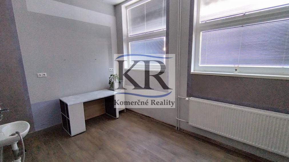 Investičná príležitosť – kompletne zrekonštruovaná ubytovňa pri železničnej stanici v Smoleniciach