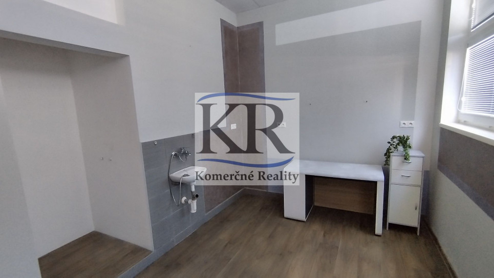 Investičná príležitosť – kompletne zrekonštruovaná ubytovňa pri železničnej stanici v Smoleniciach