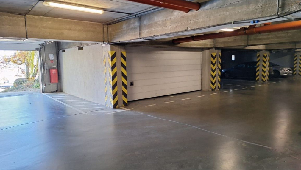 Na predaj - dvoj-garáž 6x7m  , ul. Tupého, Bratislava III  TOP