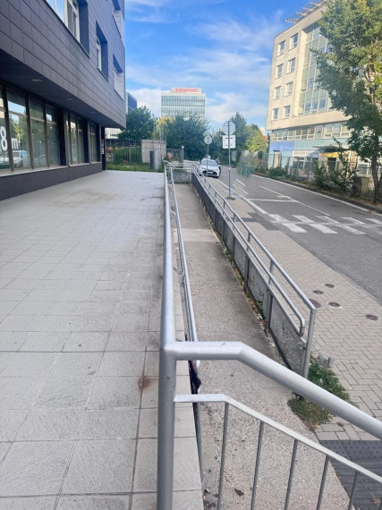 Na prenájom - obchodný priestor, ul. Klincová, Bratislava II