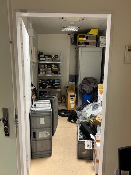 Obchodný priestor s výkladmi do frekventovanej cesty v objekte Perla Ružinova, 172m2