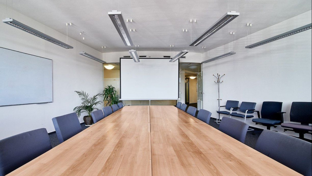 Priestory vhodné na administratívu či služby v tesnej blízkosti ŽST Petržalka, Röntgenova