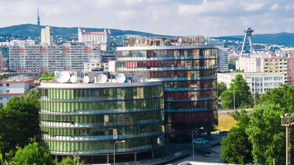 Priestory vhodné na administratívu či služby v tesnej blízkosti ŽST Petržalka, Röntgenova