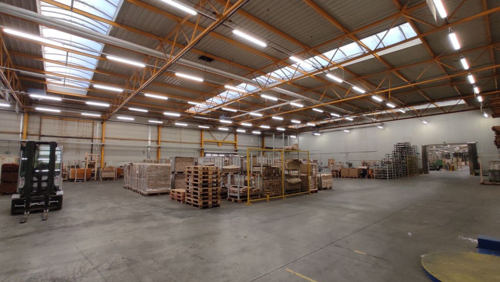 8.273m2 skladovo-výrobná hala s možnosťou 735m2 administratívy na prenájom, DUNAJSKA STREDA
