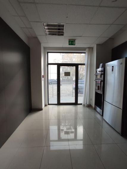 153m2 Lukratívny obchodný priestor v Hoteli Aston s výkladmi do frekventovanej ulice, s parkovaním, Bajkalská-Ružinov