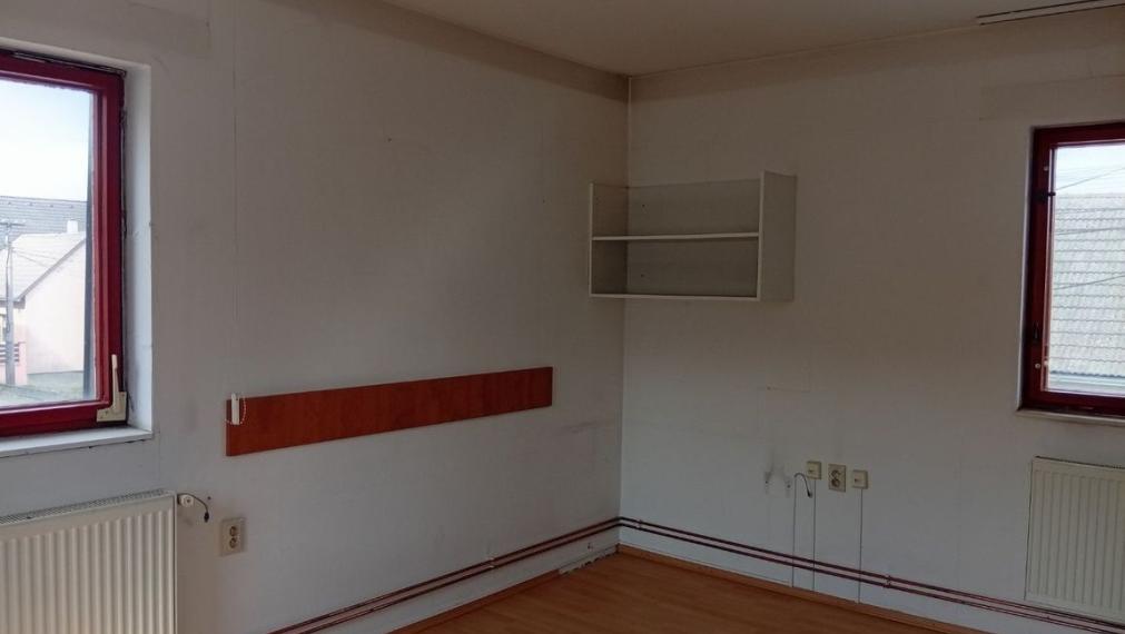 Priemyselný areál s výrobnými halami, Beluša, okres Púchov