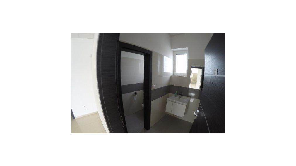 4 kancelárie v modernom objekte pri Nitre