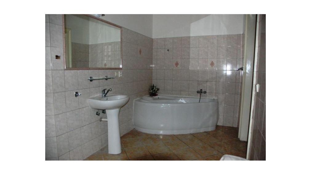 28 m2 až 168 m2 - Obchodné priestory, Trenčín-centrum