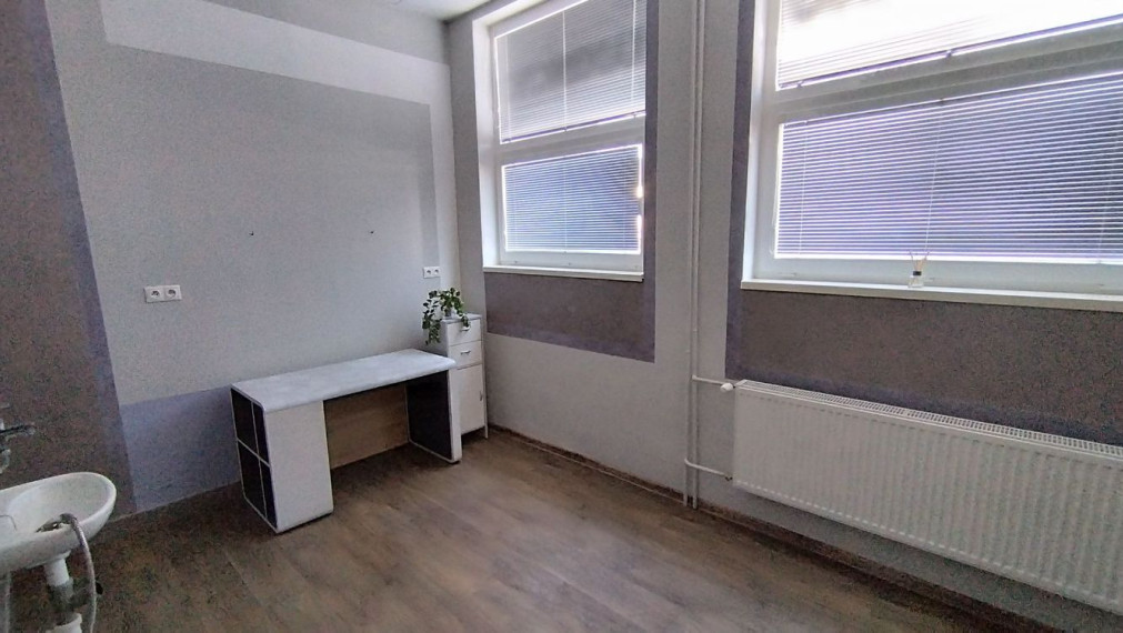 Investičná príležitosť – kompletne zrekonštruovaná ubytovňa pri železničnej stanici v Smoleniciach