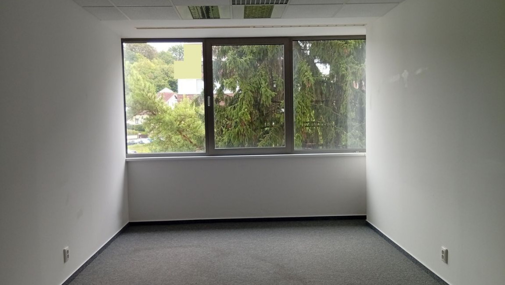 klimatizované administratívne priestory, širšie centrum, Trenčín.